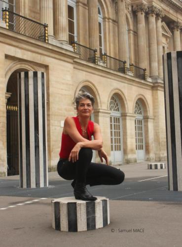 Sophie G aux Colonnes de Buren - Paris - Octobre 2025