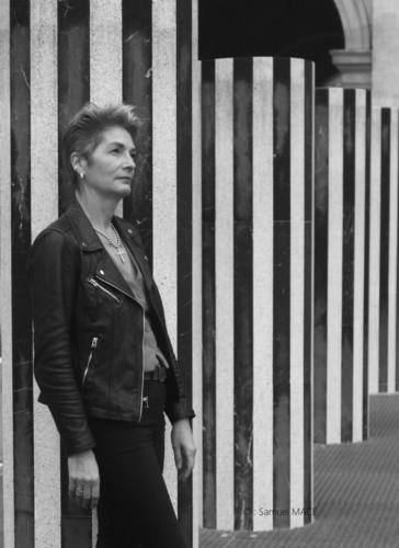 Sophie G aux Colonnes de Buren - Paris - Octobre 2025