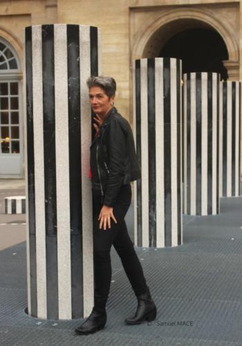 Sophie G aux Colonnes de Buren - Paris - Octobre 2025