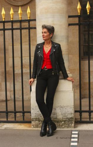 Sophie G aux Colonnes de Buren - Paris - Octobre 2025