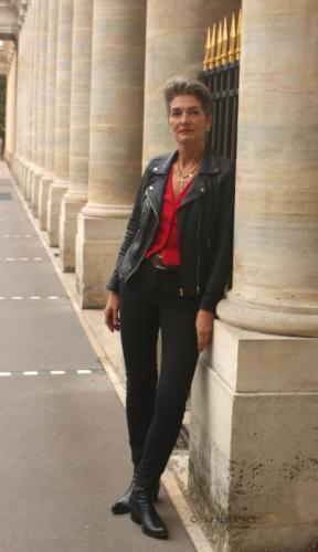 Sophie G aux Colonnes de Buren - Paris - Octobre 2025