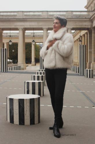 Sophie G aux Colonnes de Buren - Paris - Octobre 2025
