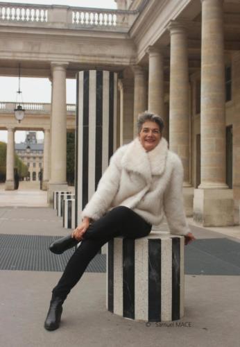 Sophie G aux Colonnes de Buren - Paris - Octobre 2025