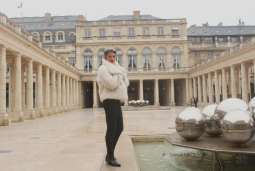 Sophie G aux Colonnes de Buren - Paris - Octobre 2025