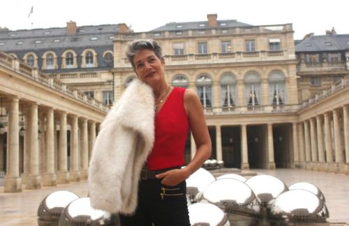 Sophie G aux Colonnes de Buren - Paris - Octobre 2025