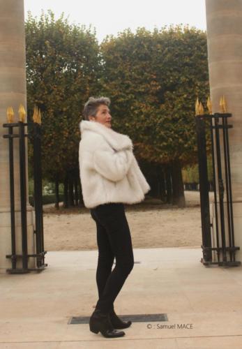 Sophie G aux Colonnes de Buren - Paris - Octobre 2025