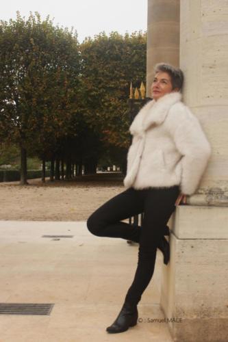 Sophie G aux Colonnes de Buren - Paris - Octobre 2025