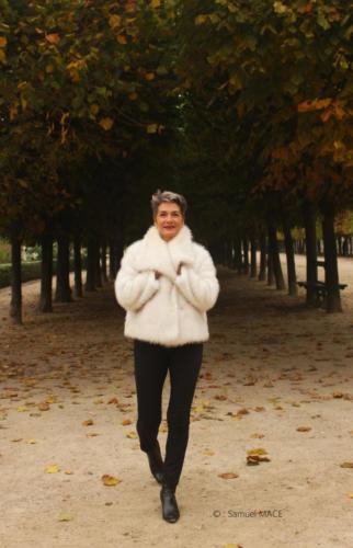 Sophie G aux Colonnes de Buren - Paris - Octobre 2025