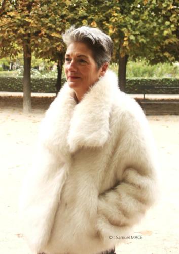 Sophie G aux Colonnes de Buren - Paris - Octobre 2025