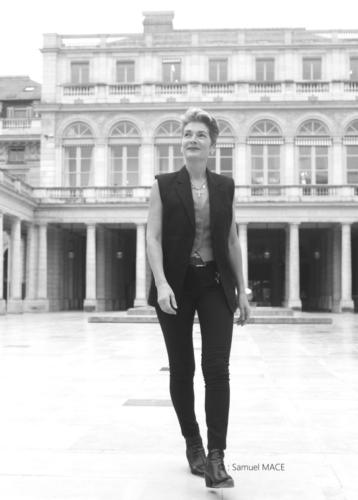Sophie G aux Colonnes de Buren - Paris - Octobre 2025