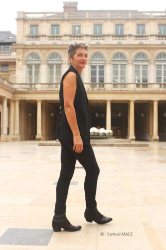 Sophie G aux Colonnes de Buren - Paris - Octobre 2025