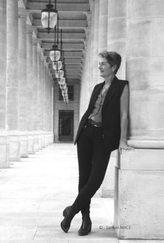 Sophie G aux Colonnes de Buren - Paris - Octobre 2025